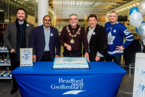 Mayor & Council cutting cake
