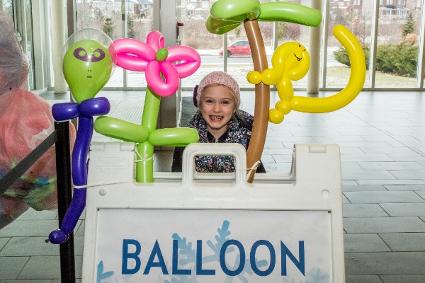 Balloon Artist at Mayors Levee