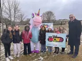 Mayor Leduc with kids celebrating on the move